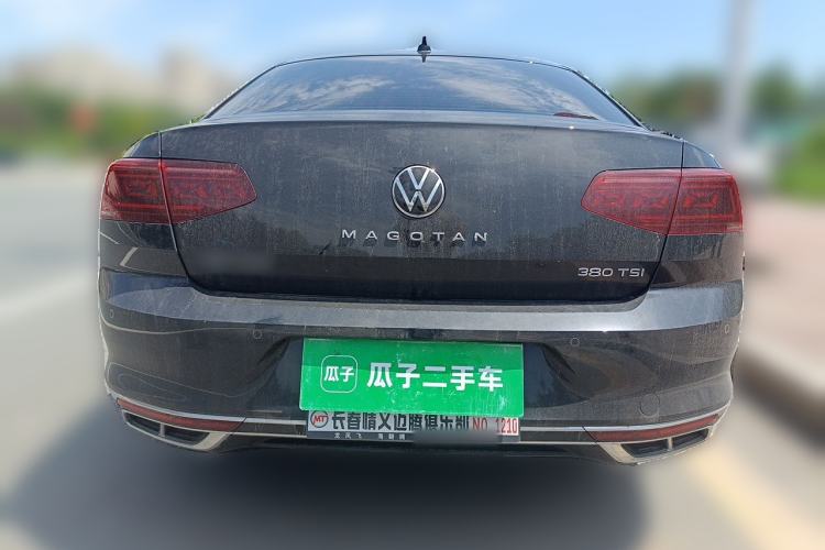 Used Volkswagen Magotan 2025 Zhongxiang Version 330TSI DSG Luxury Edition Rear