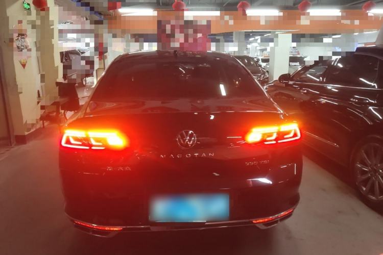 Used Volkswagen Magotan 2025 Zhongxiang Version 330TSI DSG Luxury Edition Rear