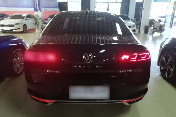 Used Volkswagen Magotan 2025 Zhongxiang Version 330TSI DSG Luxury Edition Rear