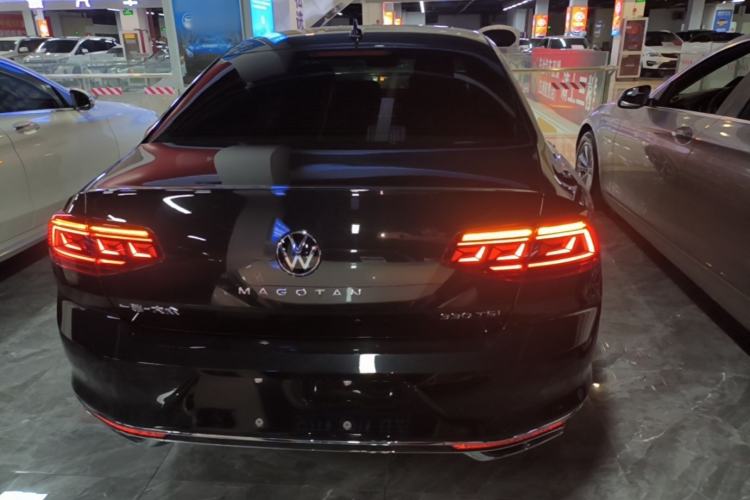 Used Volkswagen Magotan 2025 Zhongxiang Version 330TSI DSG Luxury Edition Rear
