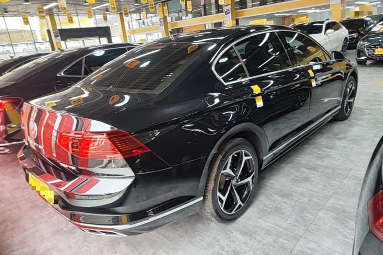 Used Volkswagen Magotan 2025 Revised Version Zhongxiang Edition 330TSI DSG Luxury Trim Rear Right 45 Deg