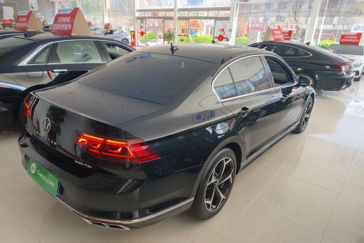 Used Volkswagen Magotan 2025 Revised Version Zhongxiang Edition 330TSI DSG Luxury Trim Rear Right 45 Deg