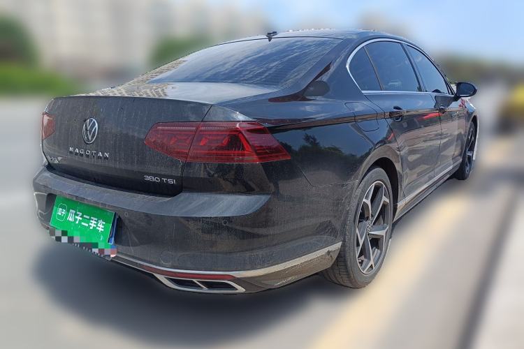 Used Volkswagen Magotan 2025 Zhongxiang Version 330TSI DSG Luxury Edition Rear Right 45 Deg