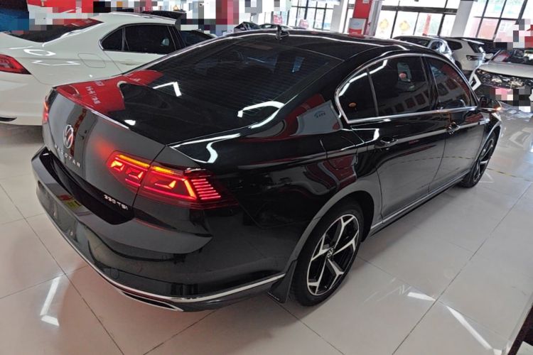 Used Volkswagen Magotan 2025 Revised Version 2 Zhongxiang Edition 330TSI DSG Luxury Trim Rear Right 45 Deg