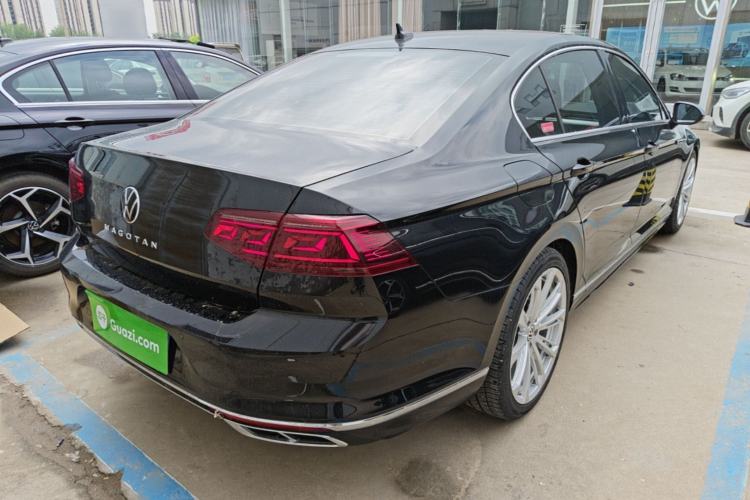 Used Volkswagen Magotan 2025 Zhongxiang Version 330TSI DSG Luxury Edition Rear Right 45 Deg