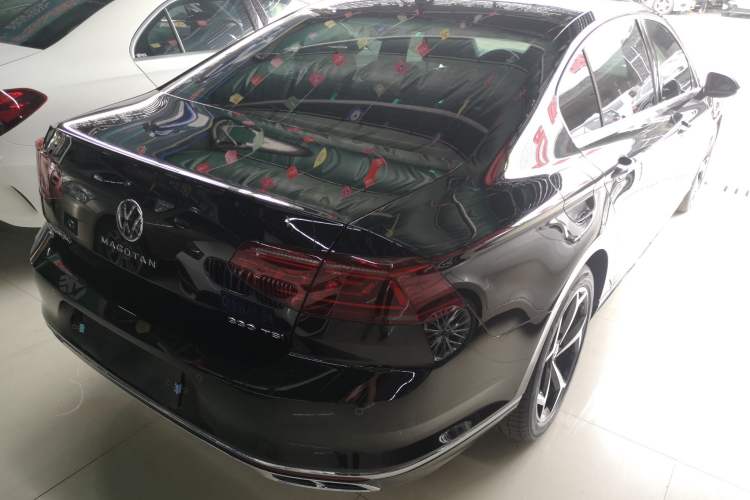 Used Volkswagen Magotan 2025 Revised Version Zhongxiang Edition 330TSI DSG Luxury Trim Rear Right 45 Deg