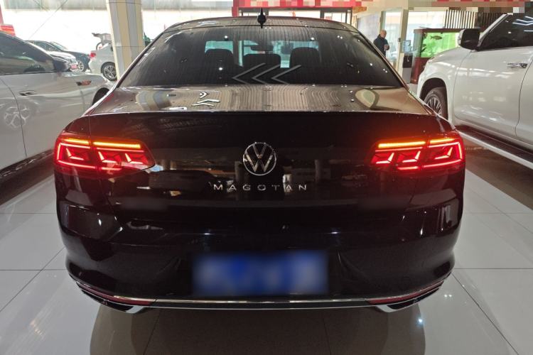Used Volkswagen Magotan 2025 Revised Version Zhongxiang Edition 330TSI DSG Luxury Trim Rear