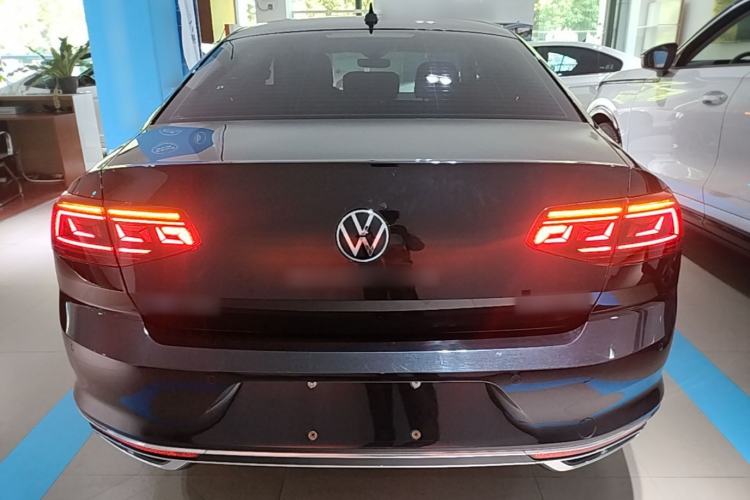 Used Volkswagen Magotan 2025 Revised Version 2 Zhongxiang Edition 330TSI DSG Luxury Trim Rear