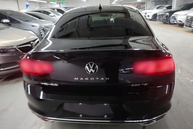 Used Volkswagen Magotan 2025 Zhongxiang Version 330TSI DSG Luxury Edition Rear
