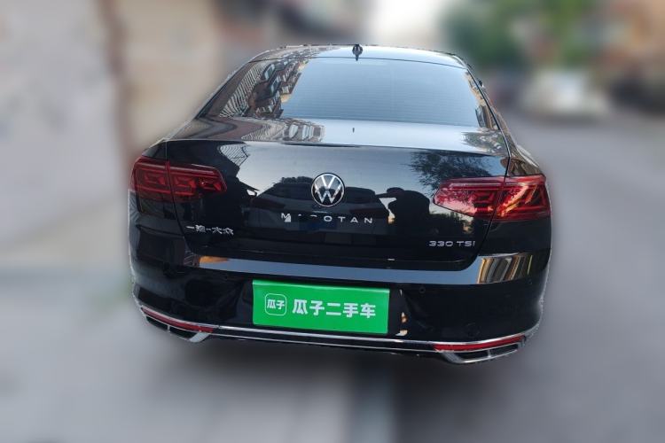 Used Volkswagen Magotan 2025 Zhongxiang Version 330TSI DSG Luxury Edition Rear