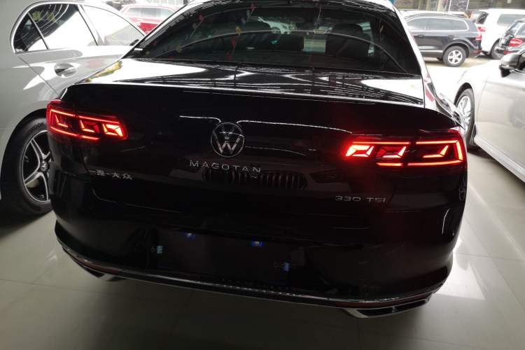 Used Volkswagen Magotan 2025 Revised Version Zhongxiang Edition 330TSI DSG Luxury Trim Rear
