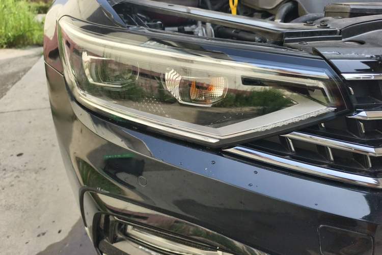 Used Volkswagen Magotan 2025 Revised Version 2 Zhongxiang Edition 330TSI DSG Luxury Trim Right Front Headlight