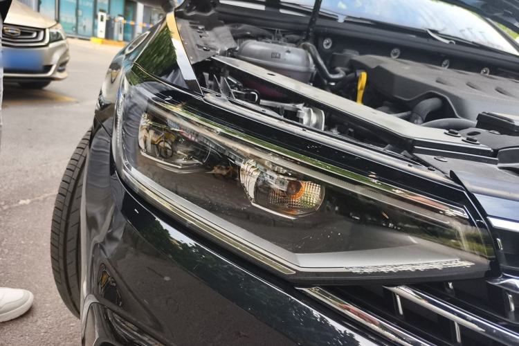 Used Volkswagen Magotan 2025 Revised Version 2 Zhongxiang Edition 330TSI DSG Luxury Trim Right Front Headlight