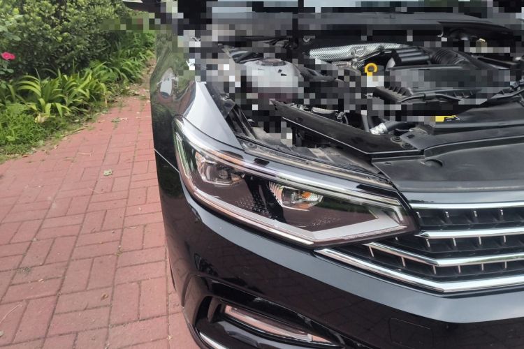 Used Volkswagen Magotan 2025 Zhongxiang Model 280TSI DSG Luxury Version Right Front Headlight