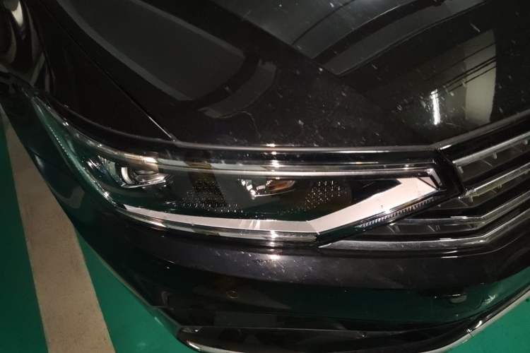 Used Volkswagen Magotan 2025 Zhongxiang Version 280TSI DSG Comfort Edition Right Front Headlight