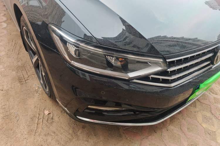 Used Volkswagen Magotan 2025 Zhongxiang Version 330TSI DSG Luxury Edition Right Front Headlight