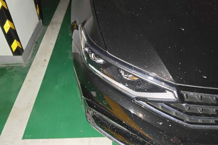 Used Volkswagen Magotan 2025 Revised Version Zhongxiang Edition 330TSI DSG Luxury Trim Right Front Headlight