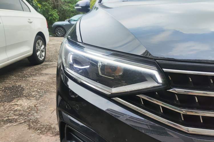 Used Volkswagen Magotan 2025 Revised Version 2 Zhongxiang Edition 330TSI DSG Luxury Trim Right Front Headlight