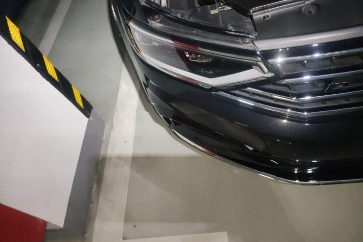 Used Volkswagen Magotan 2025 Zhongxiang Version 330TSI DSG Luxury Edition Right Front Headlight