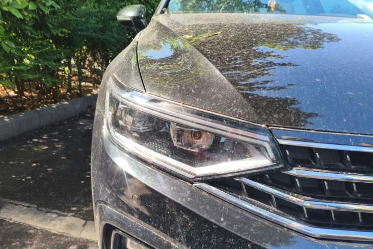 Used Volkswagen Magotan 2025 Revised Version 2 Zhongxiang Edition 330TSI DSG Luxury Trim Right Front Headlight