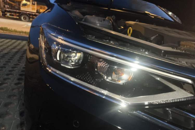 Used Volkswagen Magotan 2025 Revised Version 2 Zhongxiang Edition 330TSI DSG Luxury Trim Right Front Headlight