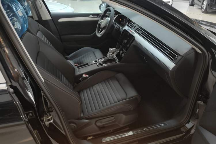 Used Volkswagen Magotan 2025 Zhongxiang Version 280TSI DSG Comfort Edition Right Front Seat