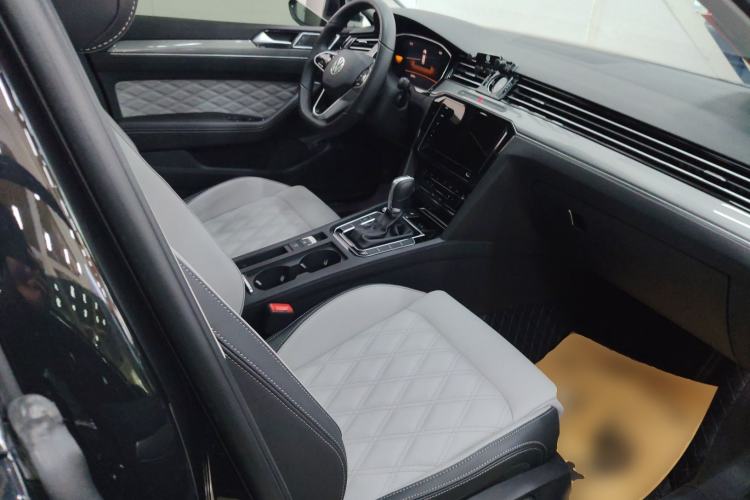 Used Volkswagen Magotan 2025 Zhongxiang Model 280TSI DSG Luxury Version Right Front Seat