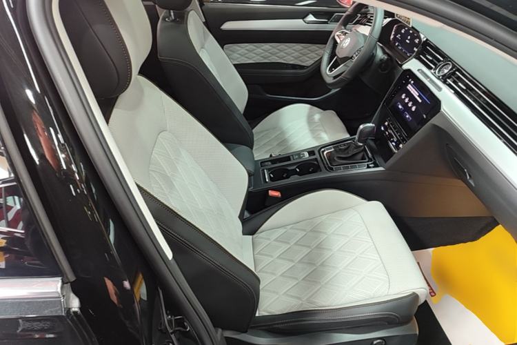 Used Volkswagen Magotan 2025 Revised Version Zhongxiang Edition 330TSI DSG Luxury Trim Right Front Seat