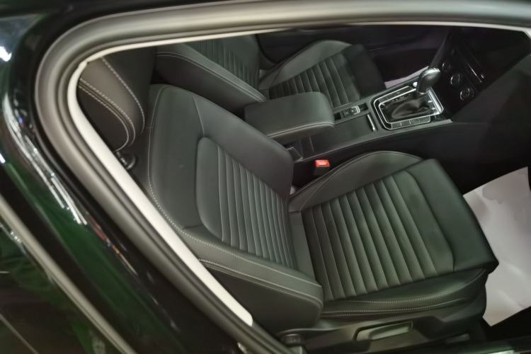 Used Volkswagen Magotan 2025 Zhongxiang Version 280TSI DSG Comfort Edition Right Front Seat