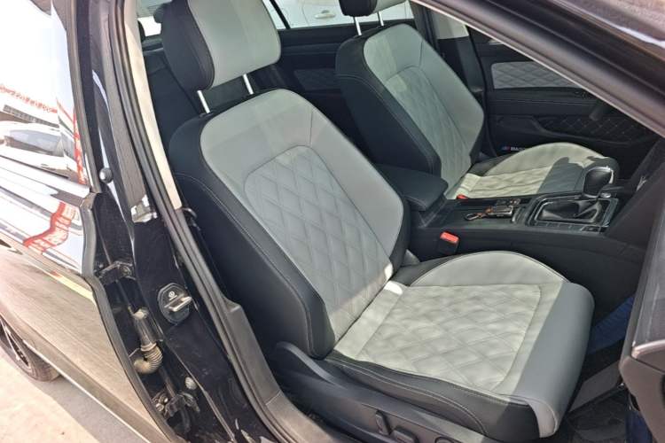 Used Volkswagen Magotan 2025 Zhongxiang Model 280TSI DSG Luxury Version Right Front Seat