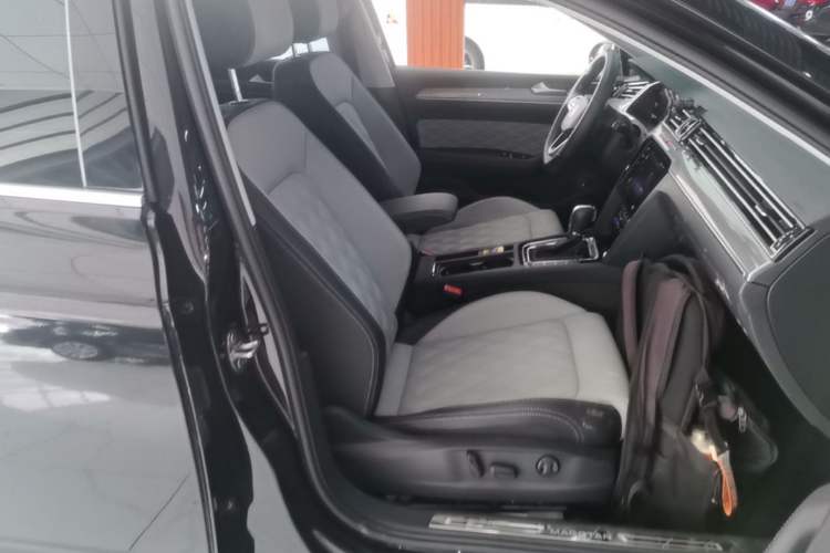 Used Volkswagen Magotan 2025 Revised Version Zhongxiang Edition 280TSI DSG Luxury Trim Right Front Seat
