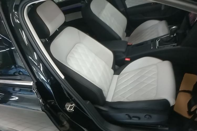 Used Volkswagen Magotan 2025 Revised Version Zhongxiang Edition 330TSI DSG Luxury Trim Right Front Seat
