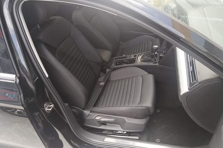 Used Volkswagen Magotan 2025 Zhongxiang Version 280TSI DSG Comfort Edition Right Front Seat