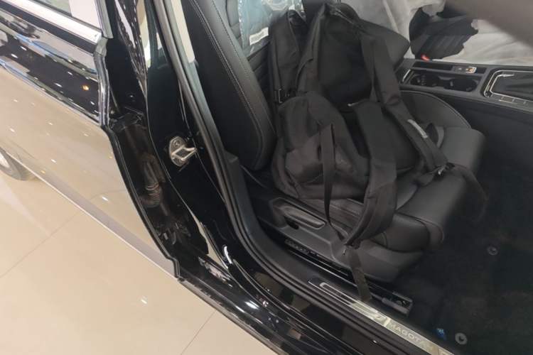 Used Volkswagen Magotan 2025 Zhongxiang Version 280TSI DSG Comfort Edition Right Front Seat