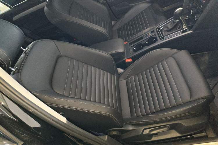Used Volkswagen Magotan 2025 Zhongxiang Version 280TSI DSG Comfort Edition Right Front Seat