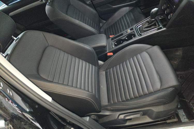 Used Volkswagen Magotan 2025 Zhongxiang Version 280TSI DSG Comfort Edition Right Front Seat