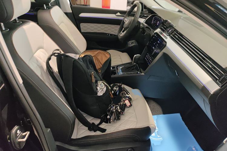 Used Volkswagen Magotan 2025 Revised Version 2 Zhongxiang Edition 330TSI DSG Luxury Trim Right Front Seat
