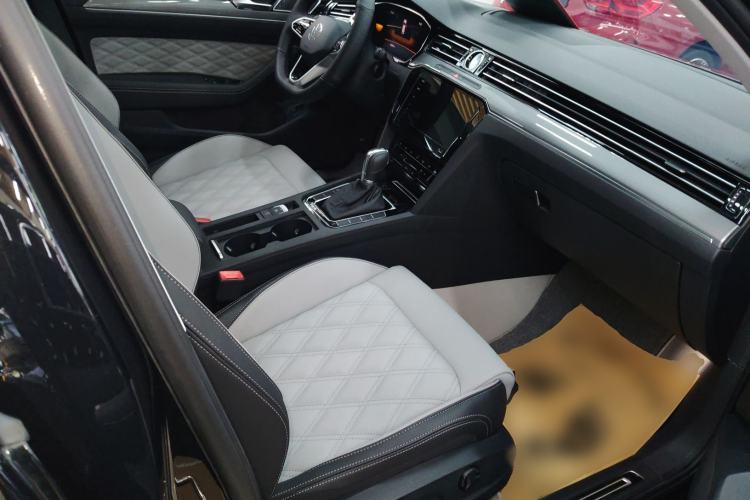 Used Volkswagen Magotan 2025 Zhongxiang Model 280TSI DSG Luxury Version Right Front Seat