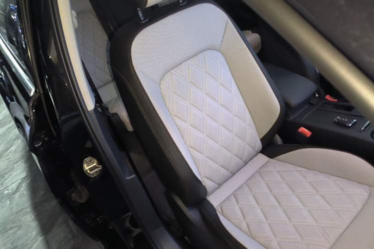 Used Volkswagen Magotan 2025 Zhongxiang Version 330TSI DSG Luxury Edition Right Front Seat