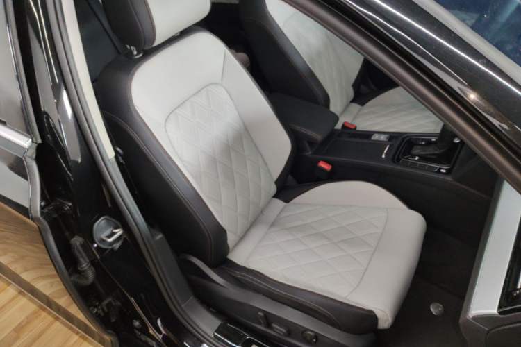Used Volkswagen Magotan 2025 Revised Version 2 Zhongxiang Edition 330TSI DSG Luxury Trim Right Front Seat