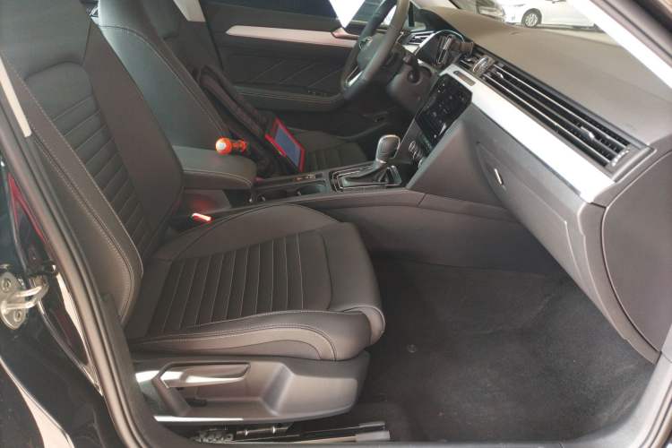 Used Volkswagen Magotan 2025 Zhongxiang Version 280TSI DSG Comfort Edition Right Front Seat