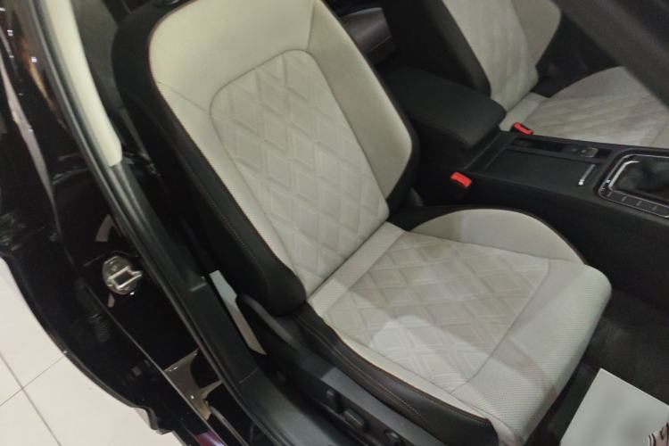 Used Volkswagen Magotan 2025 Revised Version Zhongxiang Edition 330TSI DSG Luxury Trim Right Front Seat