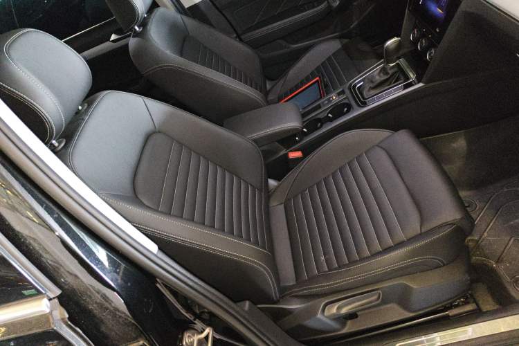 Used Volkswagen Magotan 2025 Zhongxiang Version 280TSI DSG Comfort Edition Right Front Seat