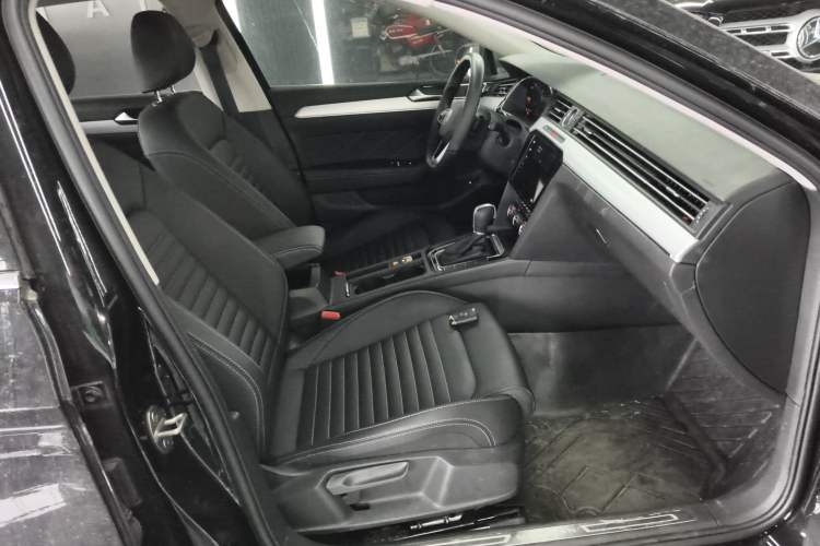 Used Volkswagen Magotan 2025 Zhongxiang Version 280TSI DSG Comfort Edition Right Front Seat