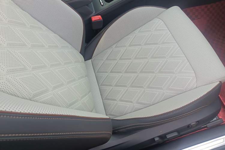 Used Volkswagen Magotan 2025 Revised Version Zhongxiang Edition 330TSI DSG Luxury Trim Right Front Seat
