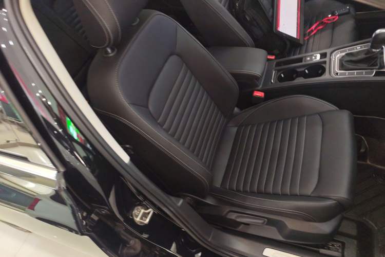 Used Volkswagen Magotan 2025 Zhongxiang Version 280TSI DSG Comfort Edition Right Front Seat