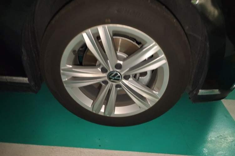 Used Volkswagen Magotan 2025 Zhongxiang Version 280TSI DSG Comfort Edition Right Front Wheel Hub