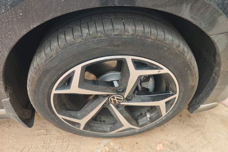 Used Volkswagen Magotan 2025 Zhongxiang Version 330TSI DSG Luxury Edition Right Front Wheel Hub