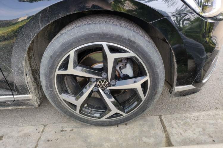 Used Volkswagen Magotan 2025 Zhongxiang Version 280TSI DSG Comfort Edition Right Front Wheel Hub