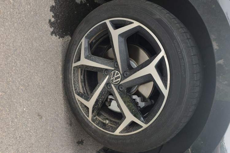 Used Volkswagen Magotan 2025 Zhongxiang Version 330TSI DSG Luxury Edition Right Front Wheel Hub